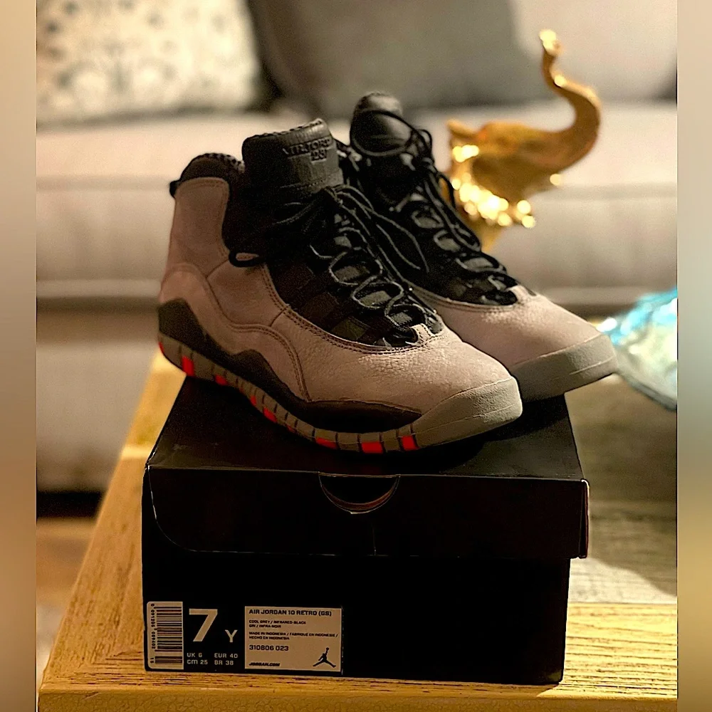 Air Jordan Retro X (10) Cool Grey Size 7Y - Great Condition - 100% Authentic - Picture 2 of 6